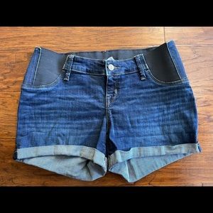 Isabel Maternity Shorts - Size 6/28 - Can be unrolled for a longer fit.